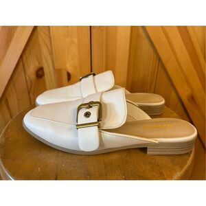 Soda Chantal Off White Mule Shoe size 7.5
